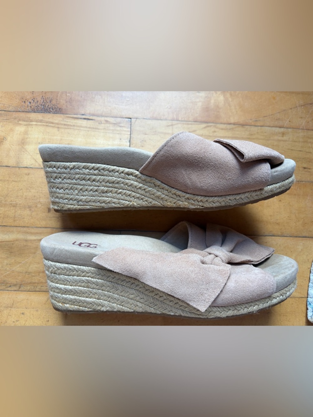 UGG Women’s Bow Slide Mules in Chestnut Suede Never Worn!